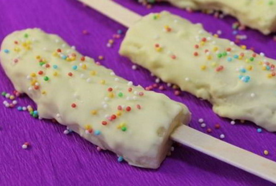 Бананы в белом шоколаде на десерт