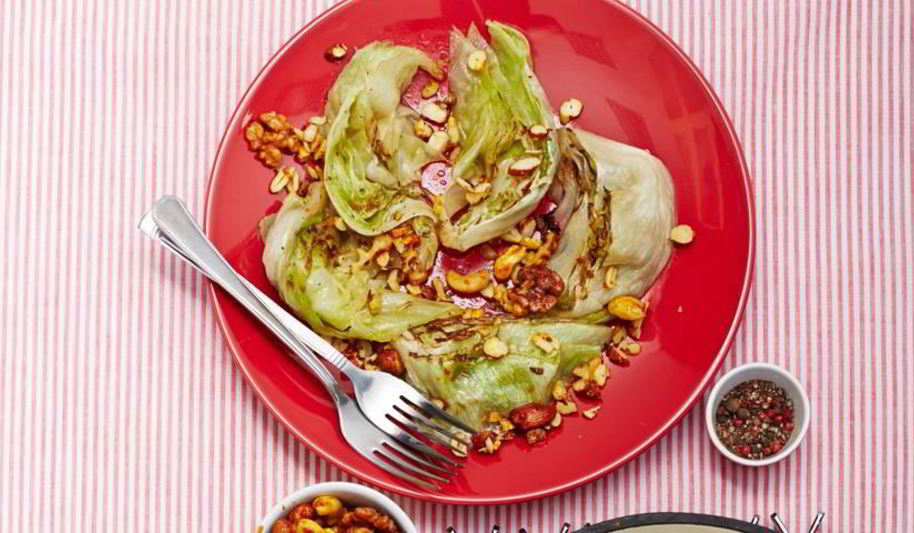 Рецепт быстро обжаренный айсберг с орехами