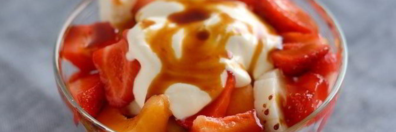 Десерт из клубники и банана