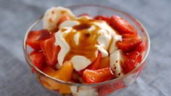 ШАГ 4. десерт из клубники и банана