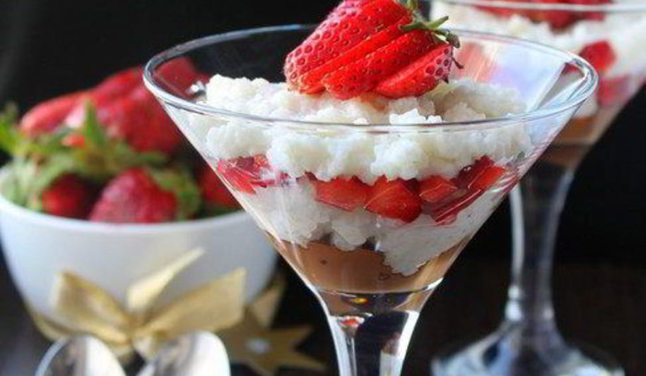 Рецепт десерт из риса, рикотты и клубники