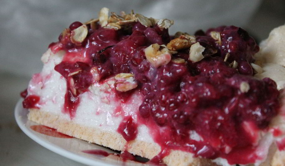 Рецепт десерт павлова с малиной и гранолой