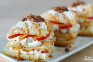 Десерт со взбитыми сливками