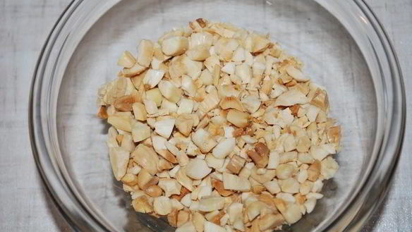 ШАГ 3. финики с жареным миндалем в шоколаде