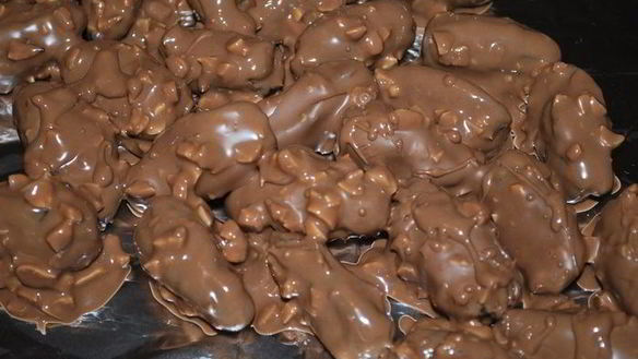 ШАГ 8. финики с жареным миндалем в шоколаде