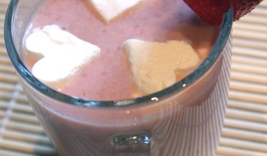 Рецепт горячий белый шоколад с клубникой