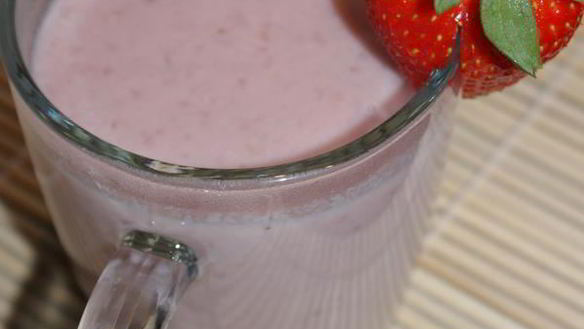 ШАГ 7. горячий белый шоколад с клубникой