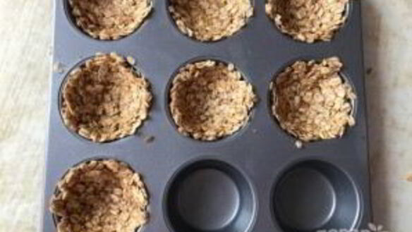 ШАГ 4. гранола-корзинки с греческим йогуртом