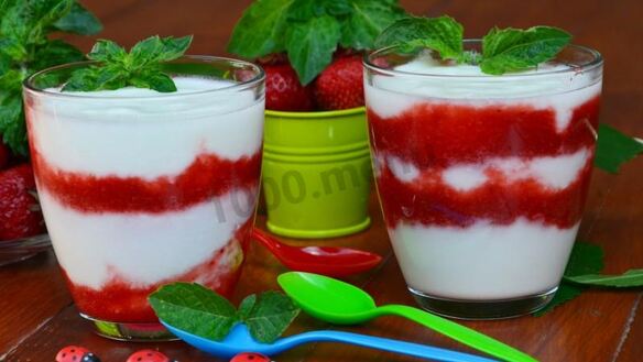 ШАГ 8. йогурт клубничный