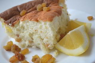 Классический английский рисовый пудинг с изюмом