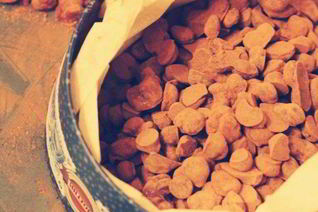 Кофейные зерна в шоколаде с солью