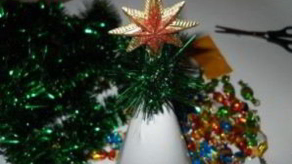 ШАГ 2. елка из конфет