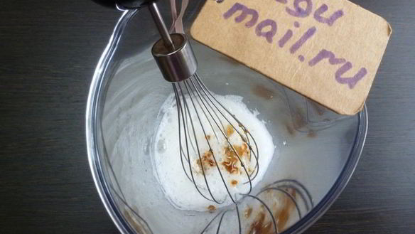 ШАГ 2. белковый крем с кофейной карамелью