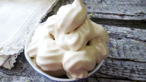 ШАГ 4. белковый крем с кофейной карамелью