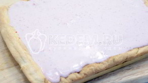 ШАГ 12. бисквитный рулет с клубничным кремом