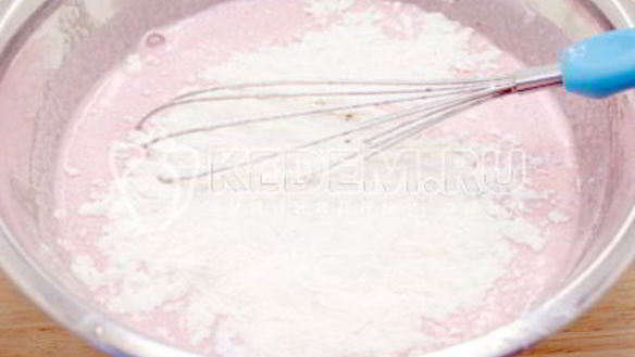 ШАГ 7. бисквитный рулет с клубничным кремом