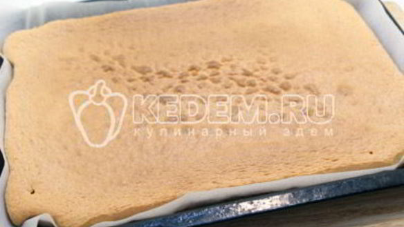 ШАГ 9. бисквитный рулет с клубничным кремом