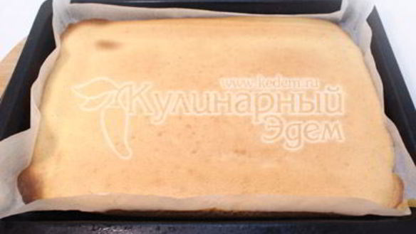 ШАГ 5. бисквитный рулет с кремом и кокосовой стружкой