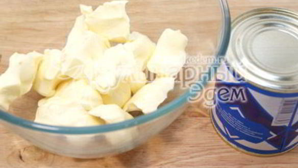 ШАГ 7. бисквитный рулет с кремом и кокосовой стружкой