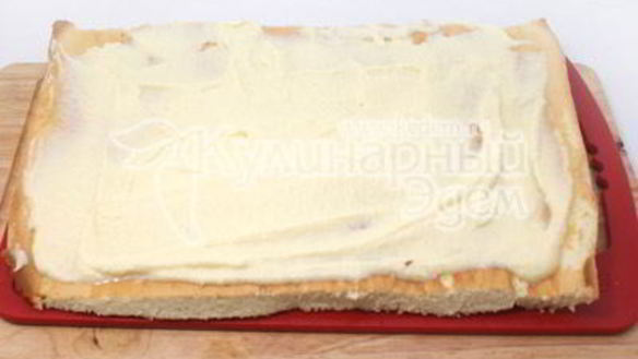 ШАГ 8. бисквитный рулет с кремом и кокосовой стружкой