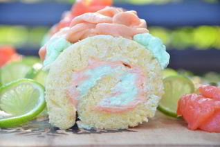 Бисквитный рулет с лососевым кремом