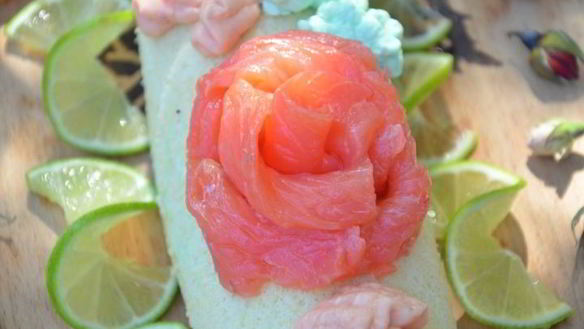 ШАГ 11. бисквитный рулет с лососевым кремом