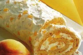 Бисквитный рулет с персиковым кремом