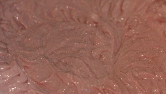 ШАГ 6. бисквитный рулет с творожно-ягодным кремом