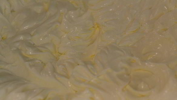 ШАГ 7. бисквитный рулет с творожно-ягодным кремом