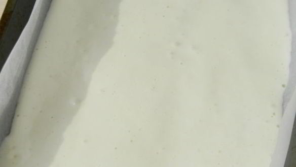 ШАГ 7. бисквитный рулет со сливочно-творожным кремом и глазурью