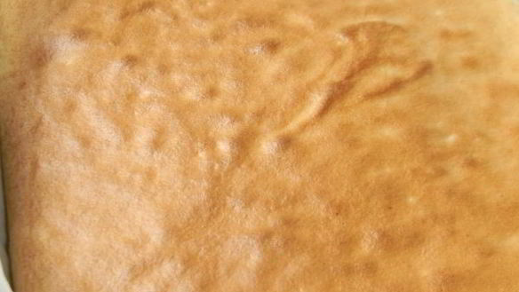 ШАГ 8. бисквитный рулет со сливочно-творожным кремом и глазурью