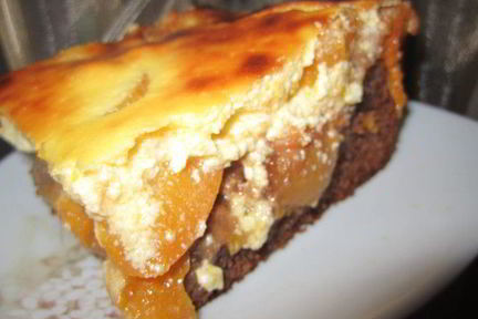 Брауни с абрикосами и творожным кремом