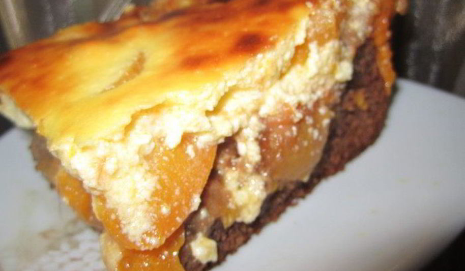 Рецепт брауни с абрикосами и творожным кремом