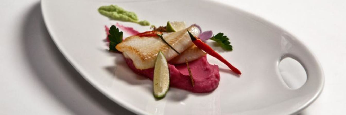 Филе камбалы со сливочным кремом и красным картофельным пюре