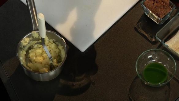 ШАГ 5. филе камбалы со сливочным кремом и красным картофельным пюре