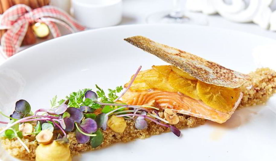 Рецепт кижуч с жареным киноа, белыми грибами и кремом из хурмы