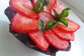 Корзиночки с шоколадным кремом и клубникой