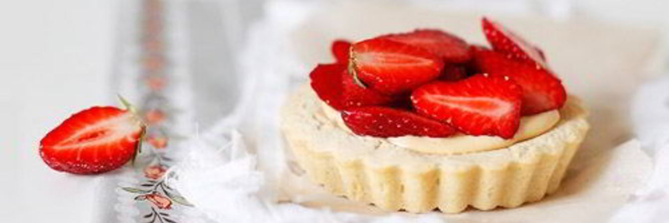 Корзиночки с заварным кремом и клубникой