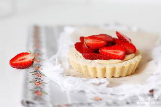 Корзиночки с заварным кремом и клубникой