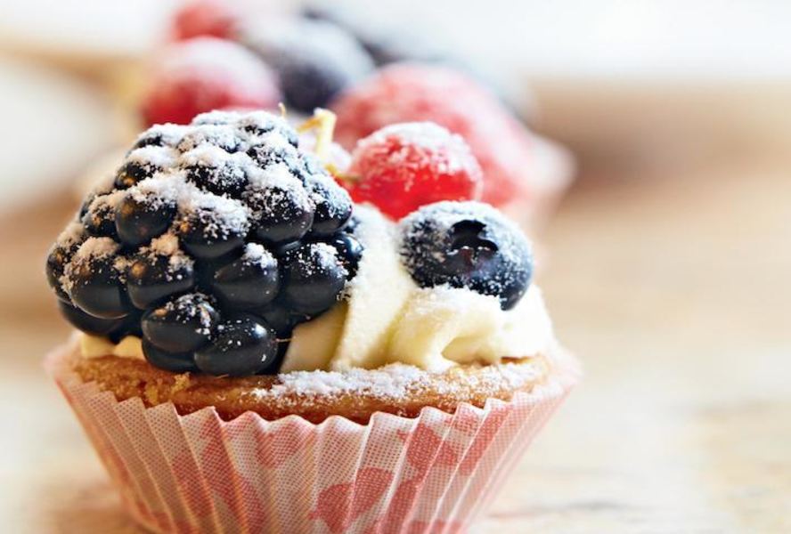 Корзиночки с заварным кремом и ягодами