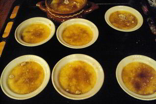 Крем-брюле с яблоками и изюмом