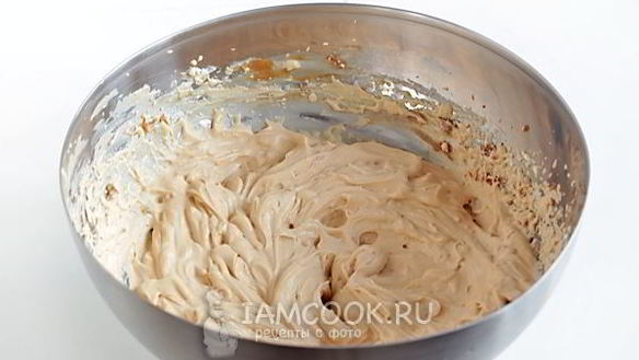 ШАГ 5. крем из сметаны и сгущенки для торта