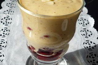 Крем Сабайон с кантучини и вишней