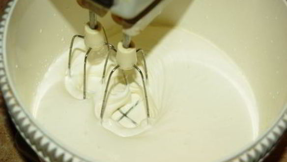 ШАГ 9. медовый бисквит со сливочным кремом