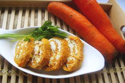 Морковные рулетики с творожным кремом