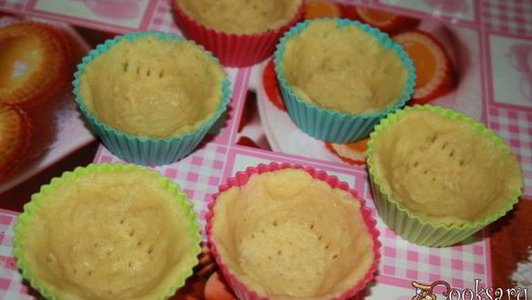 ШАГ 3. песочные корзинки с кремом и абрикосом яишенки