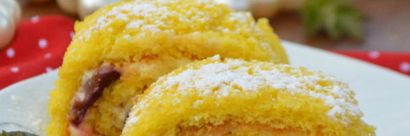 Рулет с лимонным кремом и ягодами