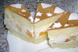 Сладкий бисквит с творожным кремом