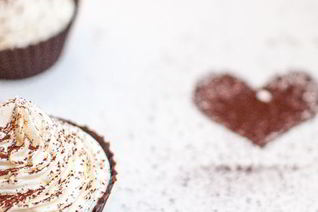 Сливочный крем в шоколадных корзиночках