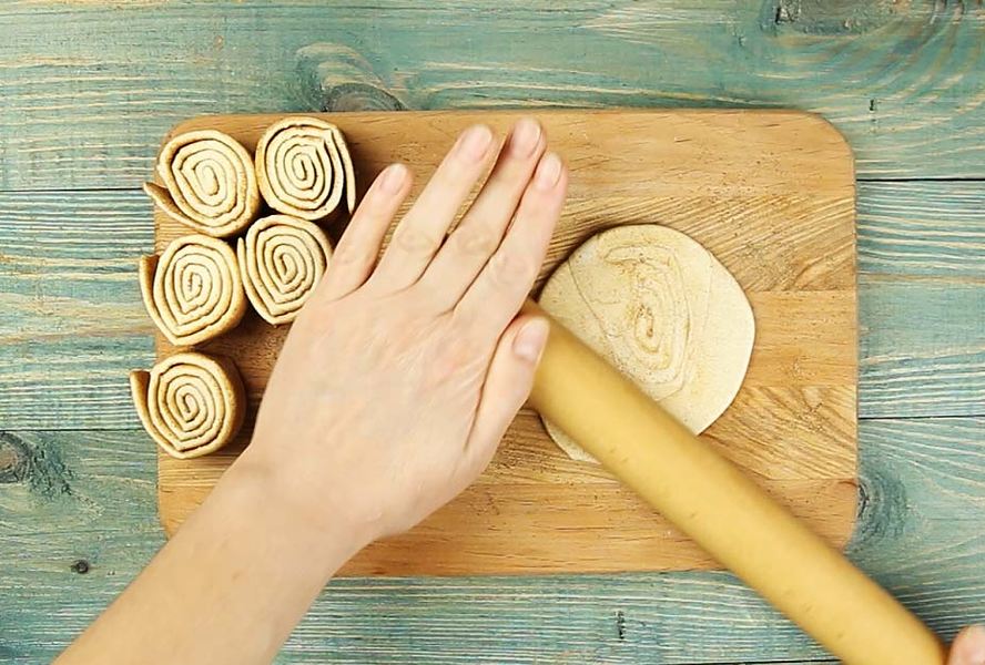 Слоеные корзинки с кремом и карамелью